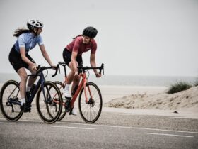 Jaka jest średnia prędkość jazdy na rowerze amatora i kolarza?